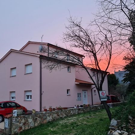Apartment Nora Near The Beach Πούλα Εξωτερικό φωτογραφία