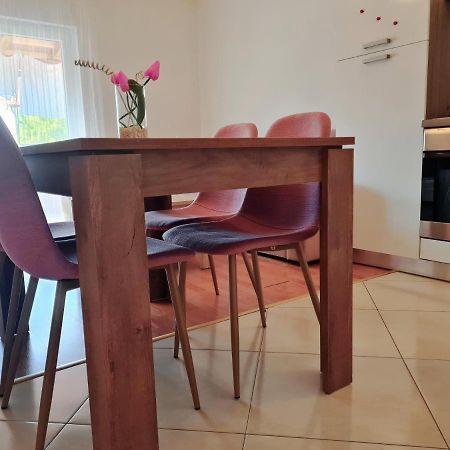 Apartment Nora Near The Beach Πούλα Εξωτερικό φωτογραφία