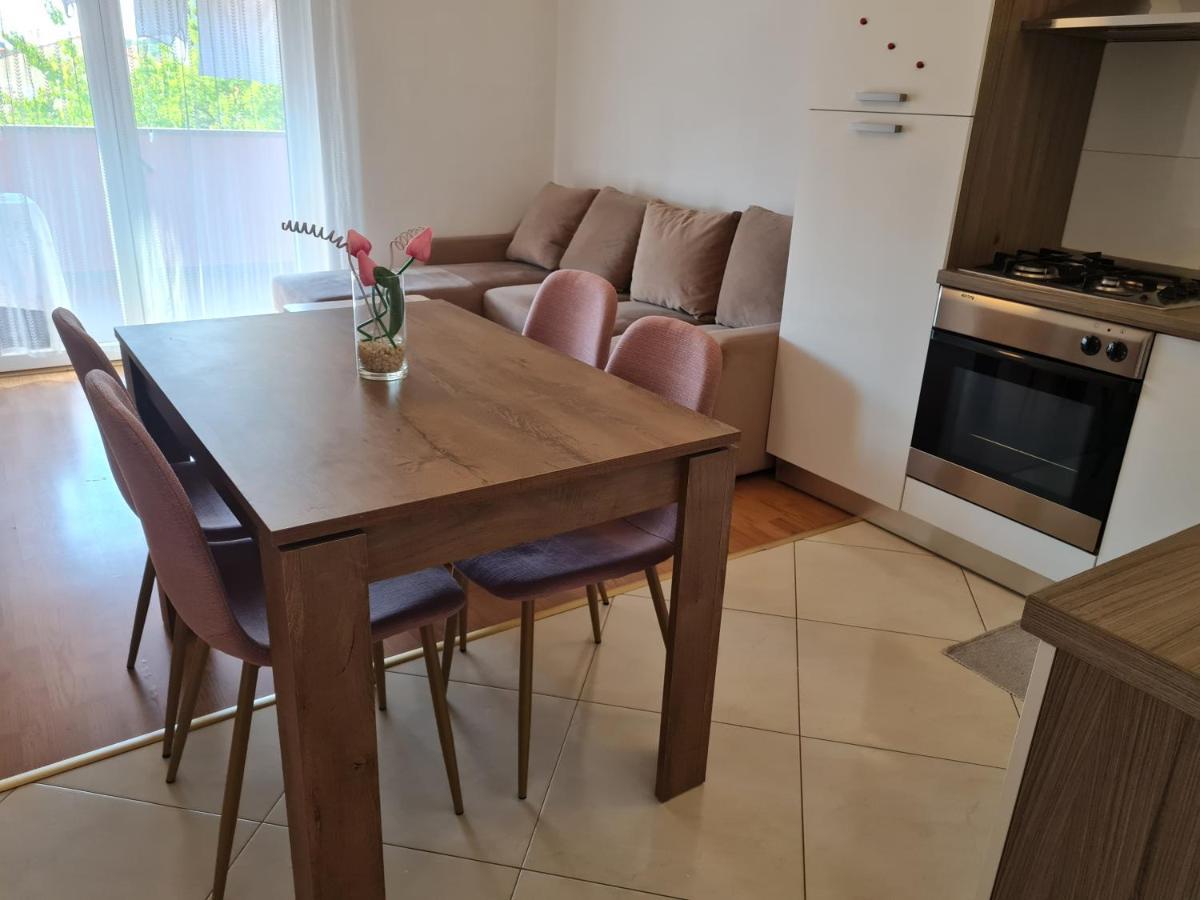 Apartment Nora Near The Beach Πούλα Εξωτερικό φωτογραφία