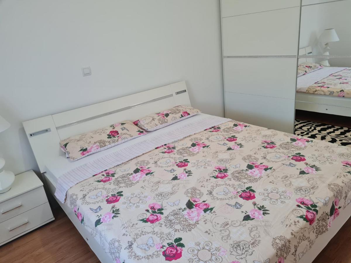 Apartment Nora Near The Beach Πούλα Εξωτερικό φωτογραφία