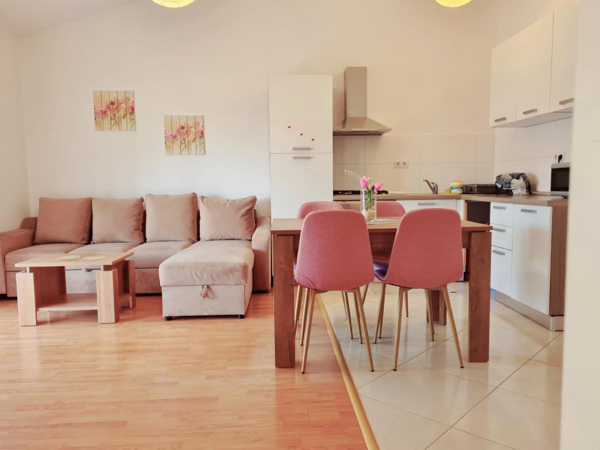 Apartment Nora Near The Beach Πούλα Εξωτερικό φωτογραφία