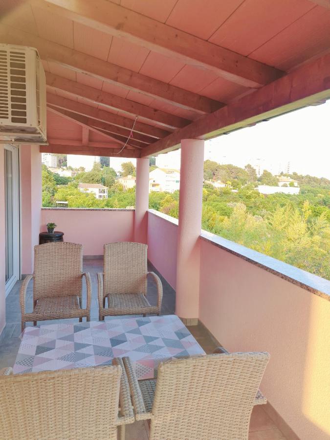 Apartment Nora Near The Beach Πούλα Εξωτερικό φωτογραφία