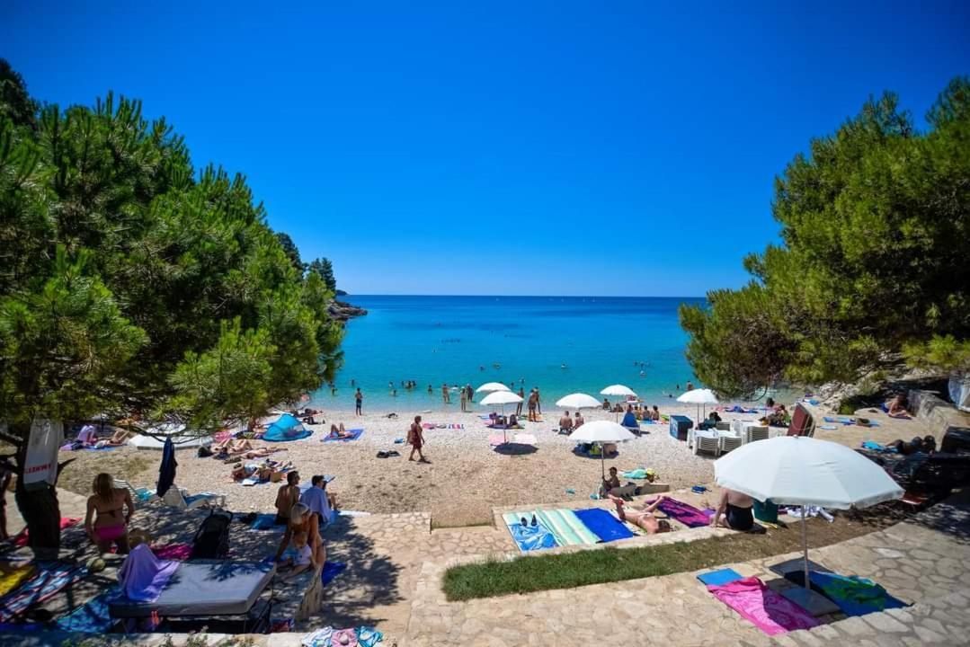 Apartment Nora Near The Beach Πούλα Εξωτερικό φωτογραφία